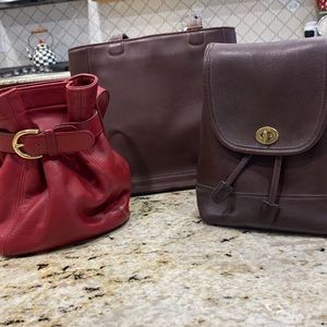 A lot of 3 vintage Coach bags. Good condition and classic styling